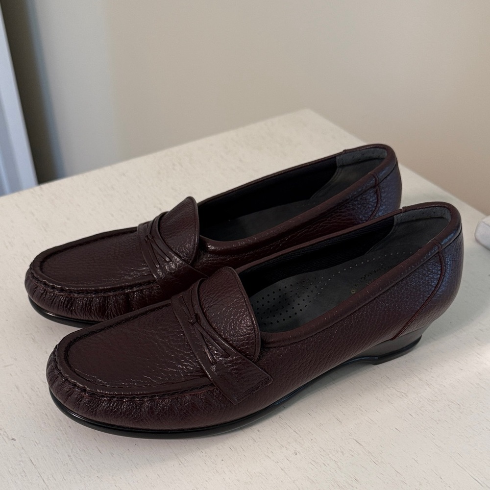 SAS Women’s Burgundy (Antique Wine) Leather Loafers / Size 7.5N / Brand NWOT